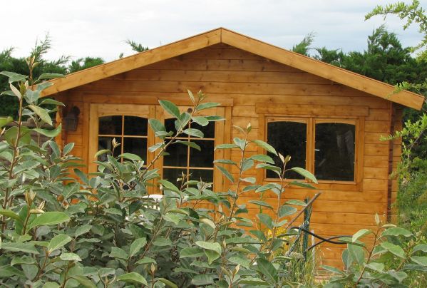 Chalet dans le jardin